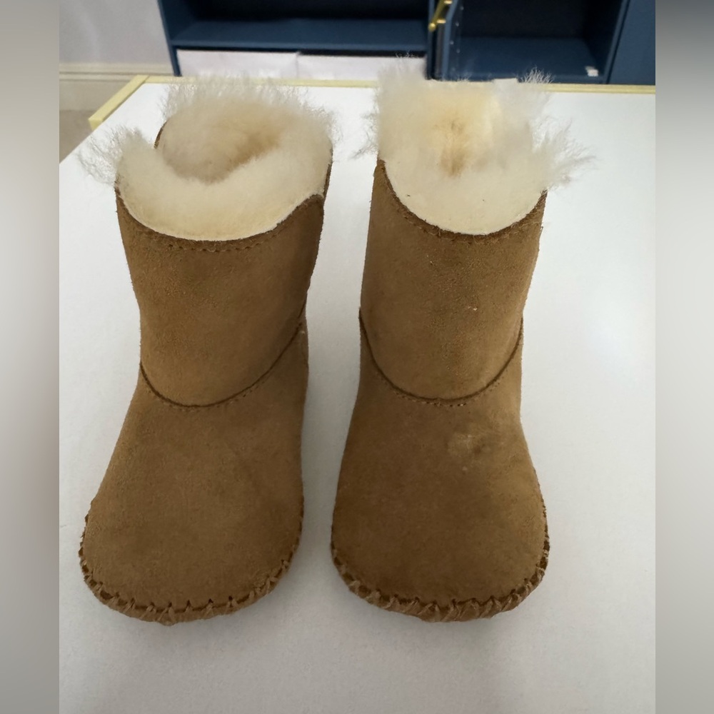 Tan uggs size 2/3 for toddlers. Used once. Comes with box. Original.
